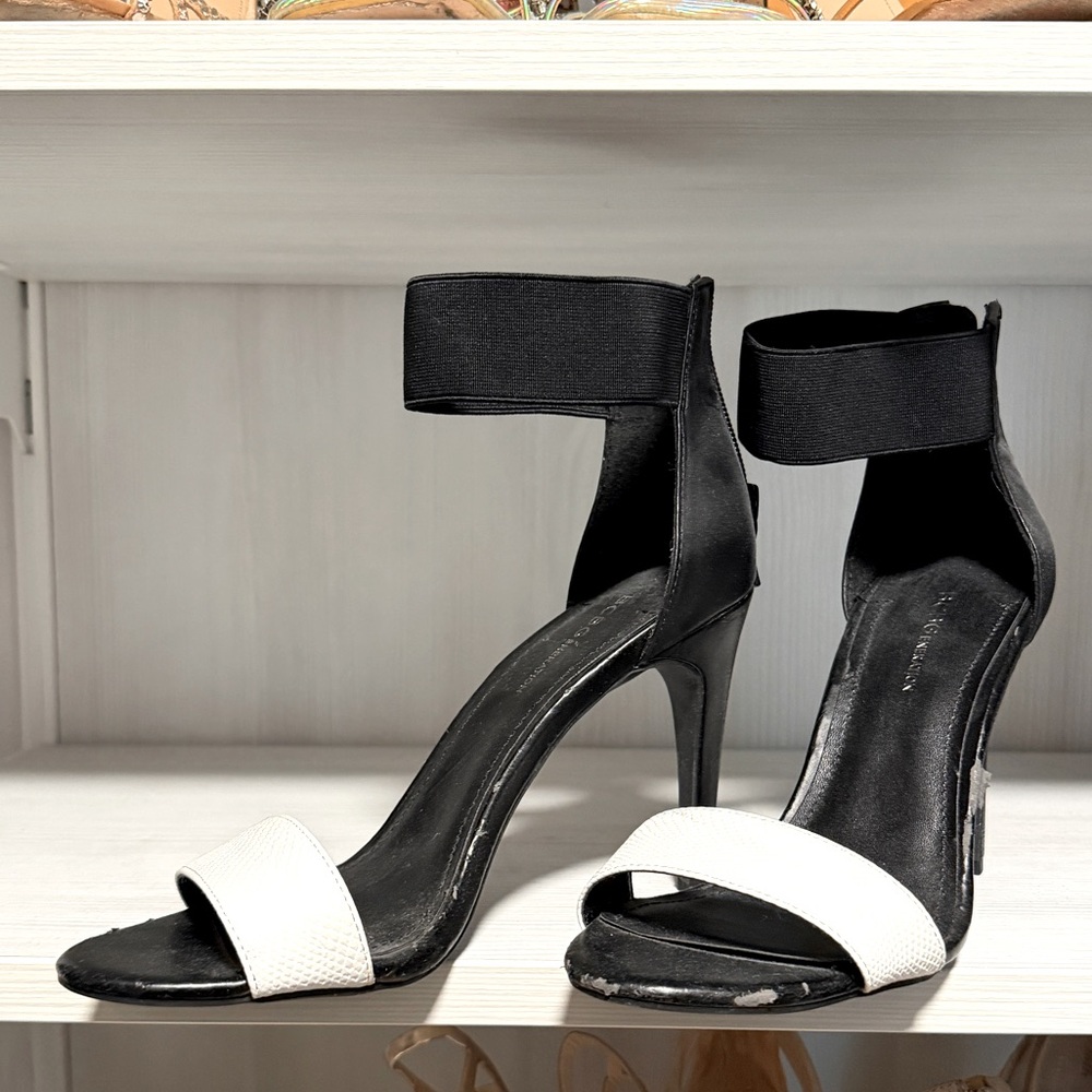 Sz 8.5 Bcbg black and white heels